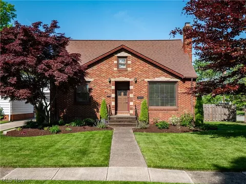 4196 W 219th St, Fairview Park, OH 44126