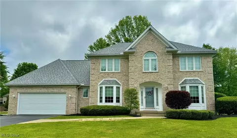 2043 Celestial Dr NE, Warren, OH 44484
