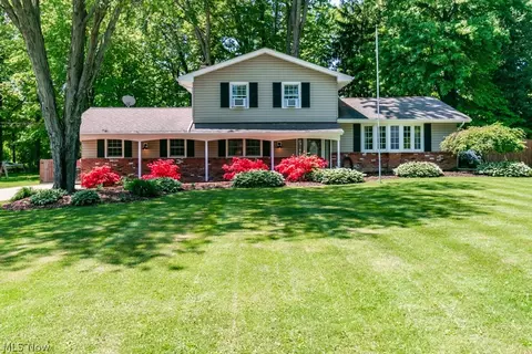 7676 Beaver Creek Dr, Mentor, OH 44060