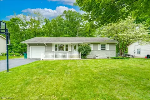4723 S Warwick Dr, Canfield, OH 44406