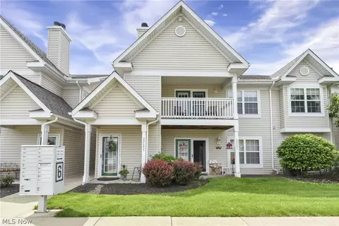22693 Lenox Dr #624, Fairview Park, OH 44126