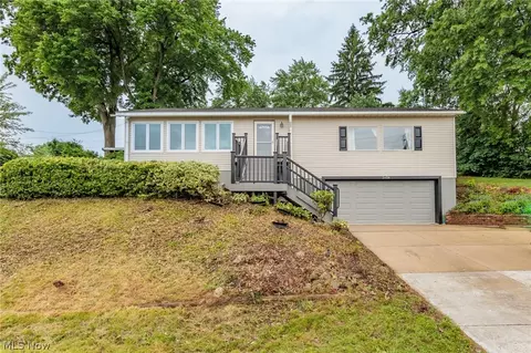 2428 Lakeside Dr, Lakemore, OH 44250