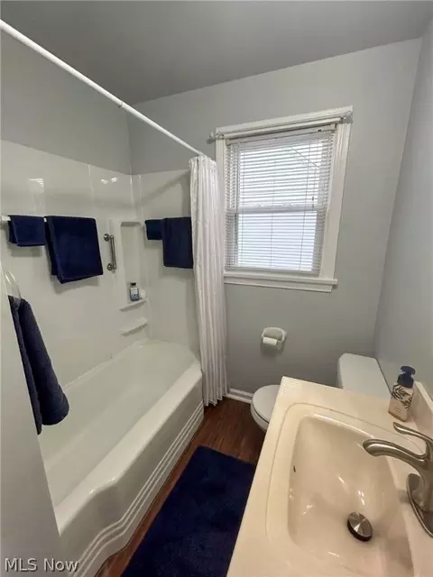 Bath - 7024 Claybourne Ave, Boardman, OH 44512 photo 1 of 1
