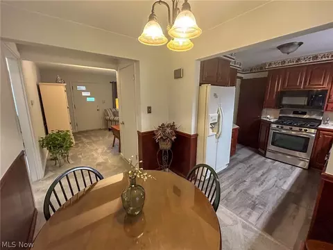 Entry Way - 7024 Claybourne Ave, Boardman, OH 44512 photo 1 of 1
