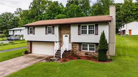 3807 Parkview Dr, Parkersburg, WV 26104