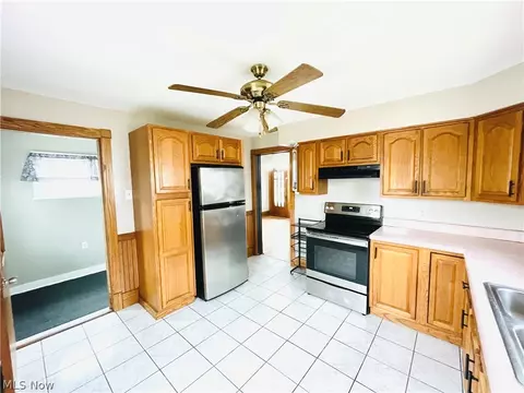 306 W Plain St, Minerva, OH 44657 photo 8
