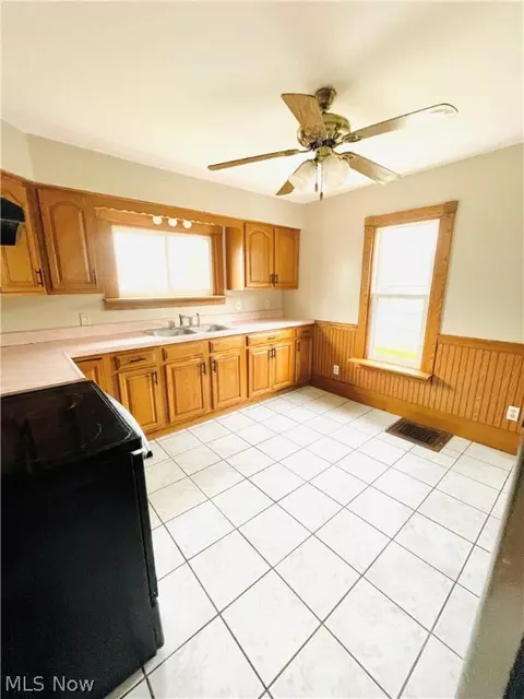 306 W Plain St, Minerva, OH 44657 photo 9