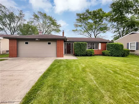 5997 Sherwood Dr, North Olmsted, OH 44070