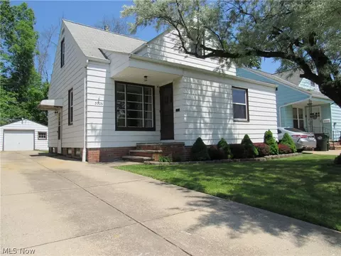 3226 Park Dr, Parma, OH 44134