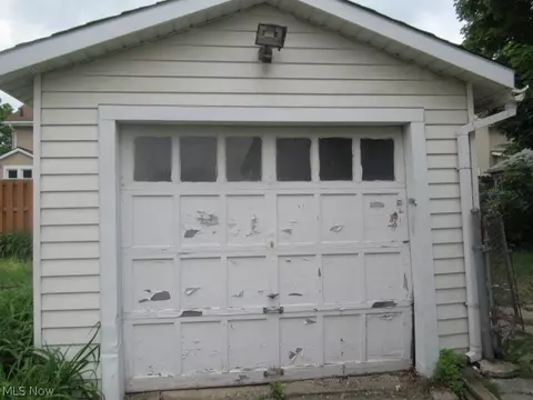 958 Davis St, Akron, OH 44310 photo 5