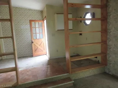 958 Davis St, Akron, OH 44310 photo 9