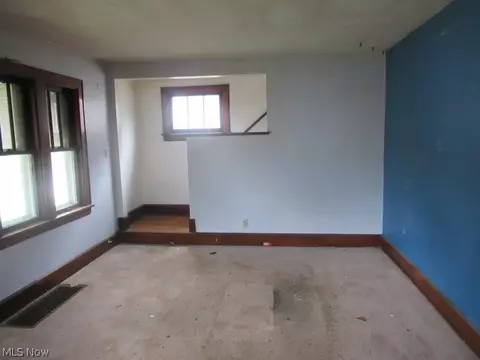 958 Davis St, Akron, OH 44310 photo 6