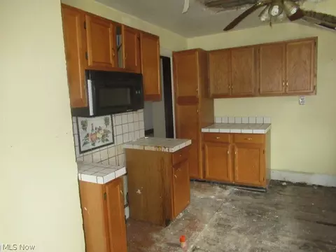 958 Davis St, Akron, OH 44310 photo 11