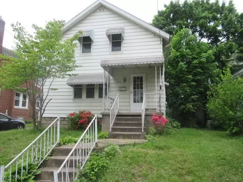 958 Davis St, Akron, OH 44310 photo 2