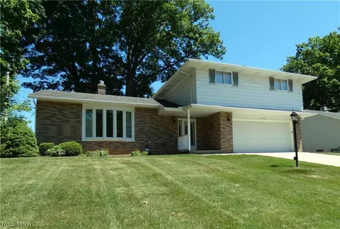 7451 Bartholomew Dr, Cleveland, OH 44130