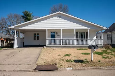 1021 38th St, Vienna, WV 26105 photo 1