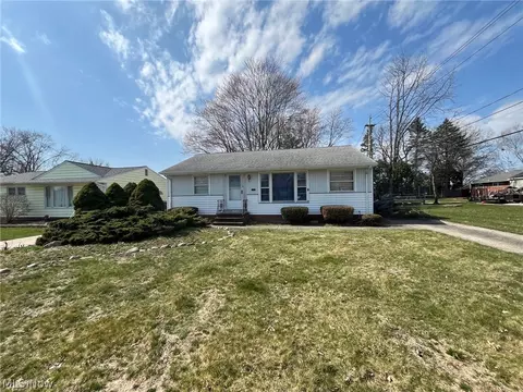 7554 Dawn Haven Dr, Parma, OH 44130