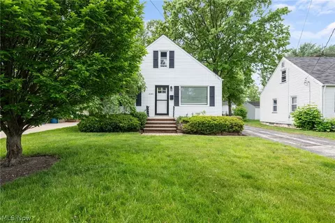 4280 Windsor Ave, Willoughby, OH 44094