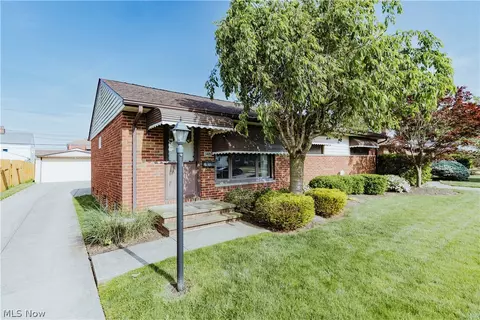 3405 Glenbar Dr, Fairview Park, OH 44126