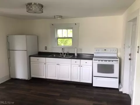 1382 Redstone Ave, Akron, OH 44310 photo 3