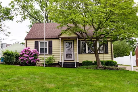 1412 Janice St NE, Massillon, OH 44646
