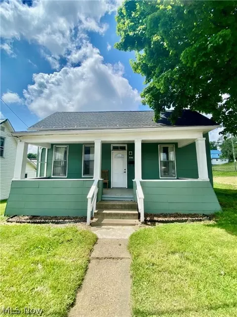 230 S Gardner St, Barnesville, OH 43713