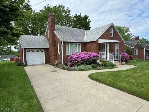 4426 2nd St NW, Canton, OH 44708