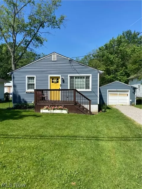 586 Lake Rd, Chippewa Lake, OH 44215