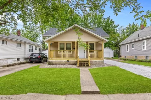 886 Eva Ave, Akron, OH 44306