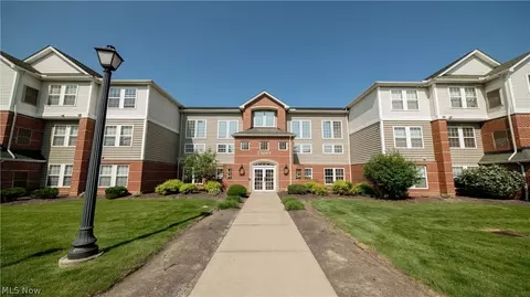 23003 Chandlers Ln #113, Olmsted Falls, OH 44138