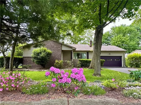 723 Old Wagon Ln NE, Warren, OH 44484