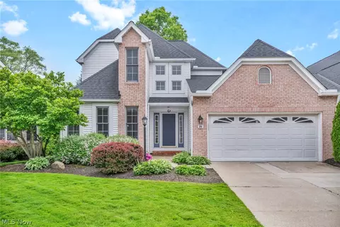 25 Nantucket Row, Rocky River, OH 44116