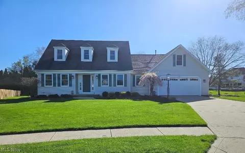 402 Plymouth Ct, Brunswick, OH 44212