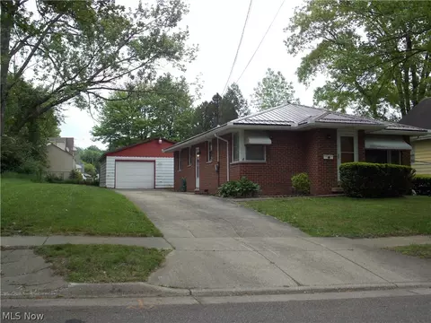 887 Caddo Ave, Akron, OH 44305
