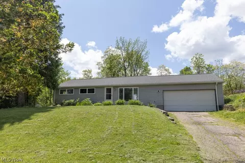 9882 Crestwood Dr, Twinsburg, OH 44087