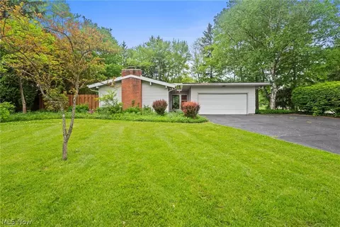 6836 Somerset Dr, Brecksville, OH 44141