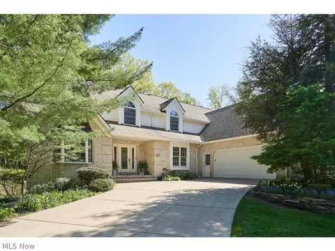 10640 Wyndtree Dr, Concord, OH 44077