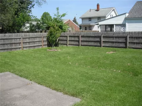 Exterior - 2320 Stonepath St, Lorain, OH 44052 photo 3 of 7