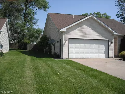 Exterior - 2320 Stonepath St, Lorain, OH 44052 photo 6 of 7