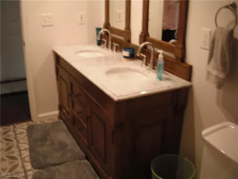 Bath - 2320 Stonepath St, Lorain, OH 44052 photo 5 of 5
