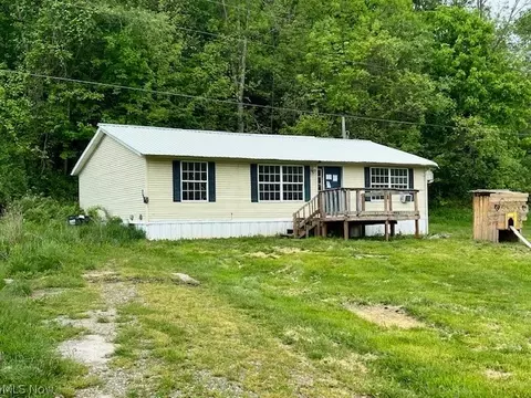 4305 Flat Rd SE, Uhrichsville, OH 44683