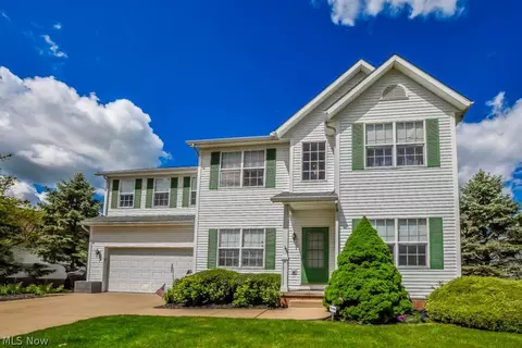 3758 Falcon Chase St NW, Uniontown, OH 44685