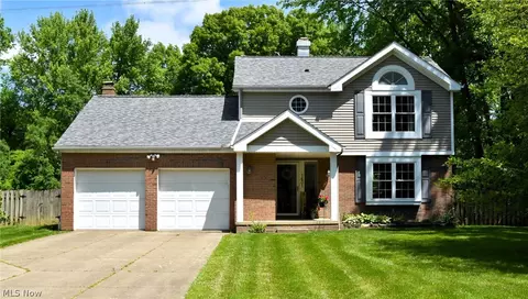 1431 Newport Dr, Macedonia, OH 44056