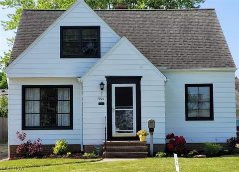 7921 Ivandale Dr, Parma, OH 44129
