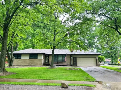 506 Murray Hill Dr, Youngstown, OH 44505