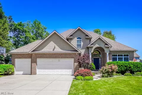 2807 Alexandria Ct, Uniontown, OH 44685