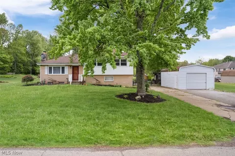 2725 Elmbreeze St NW, Massillon, OH 44646