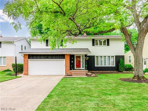 1386 S Lyn Cir, South Euclid, OH 44121