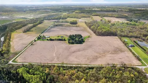 8172 Kansas Rd, Lowellville, OH 44436