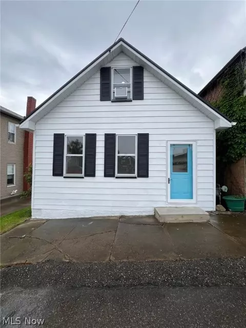 978 W Main St, Sugarcreek, OH 44681